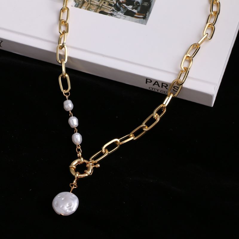 Baroque shaped pearl pendant necklace